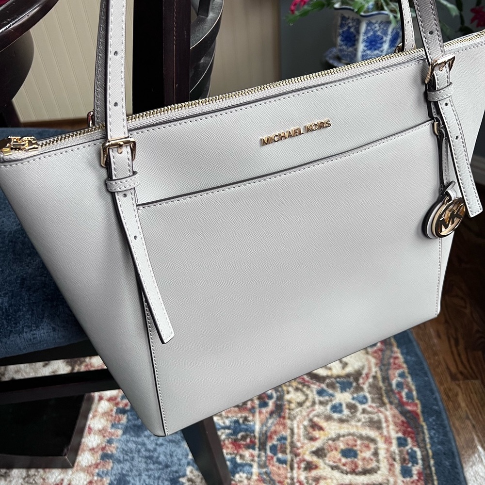 Michael Kors gray leather tote bag/like new - Picture 3 of 12